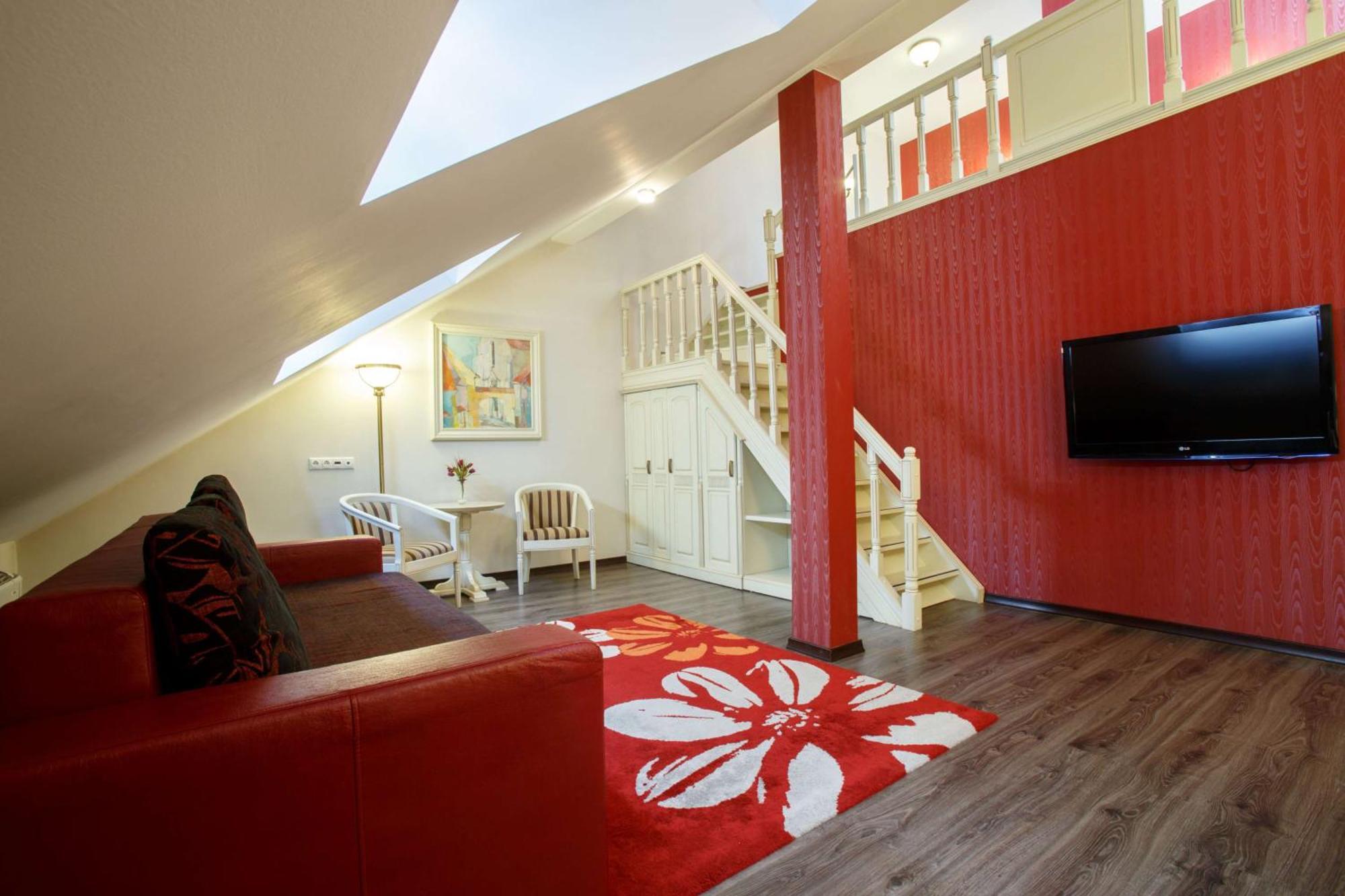 Doubletree By Hilton Hotel Sighisoara - Cavaler מראה חיצוני תמונה